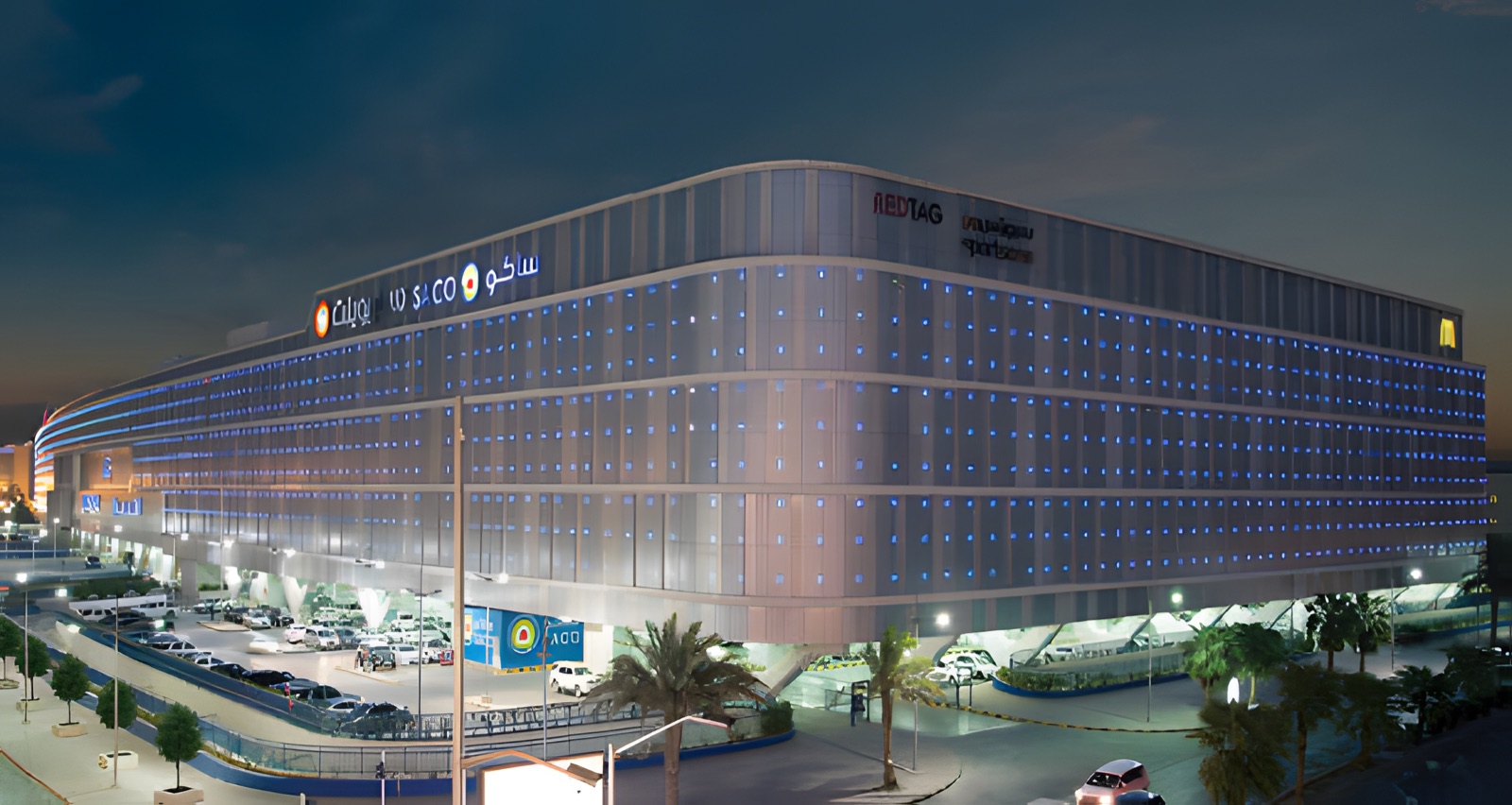 Al Qasr Mall: The whole mall, open online.